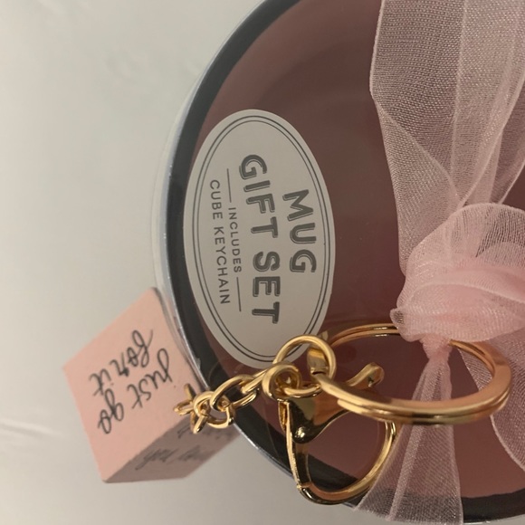 Mug Gift Set With Cube Keychain - Picture 5 of 11